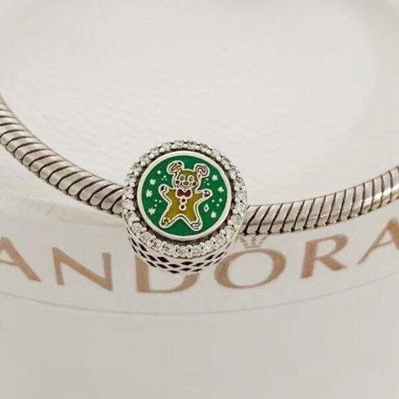 Disney Parks 2022 Merry Christmas Minnie Castle Candy Cane Pandora Charm - Picture 1 of 3